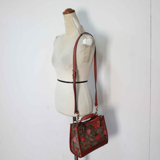 B-10518/코치 정품 여성용 스트로베리 뎀프시 토트&크로스백