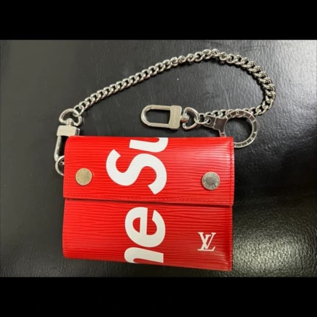 루이비통 X 슈프림 체인지갑 레드