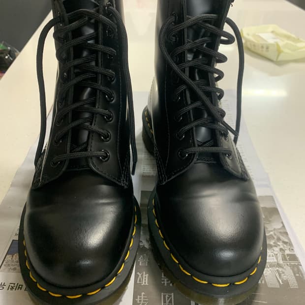 닥터마틴 1460 8홀 레이스 로우 부츠 블랙