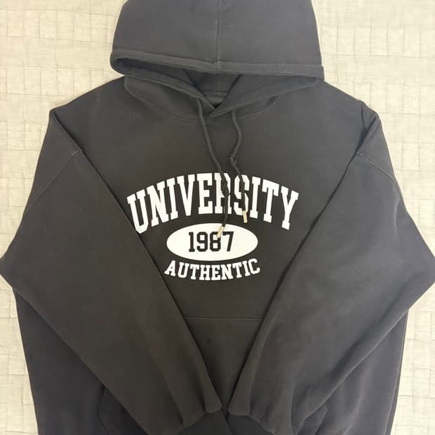유니버시티 검정 후드티