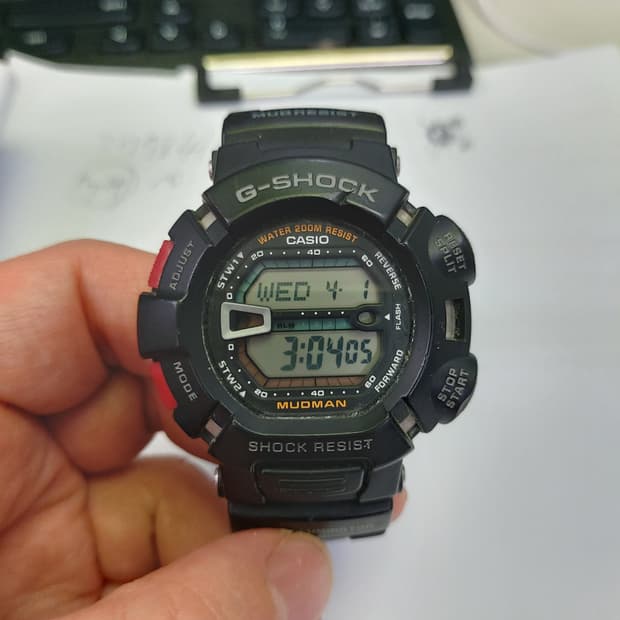 블랙 색상의 카시오 지샥 