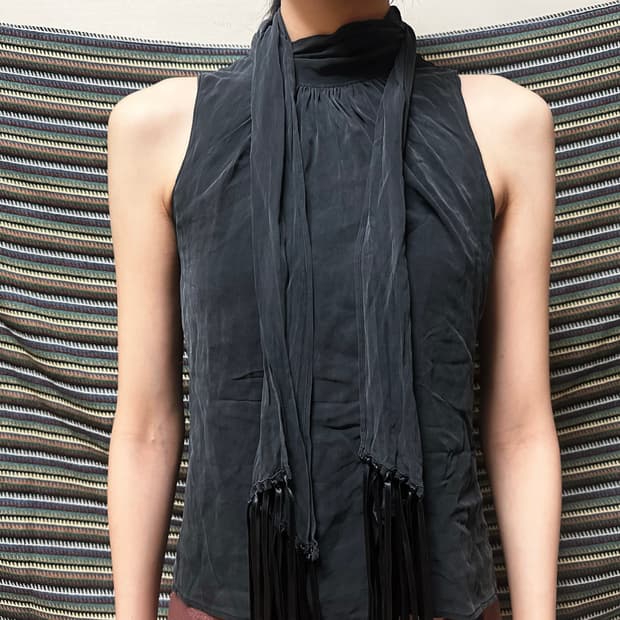 빈티지 스카프 넥 나시