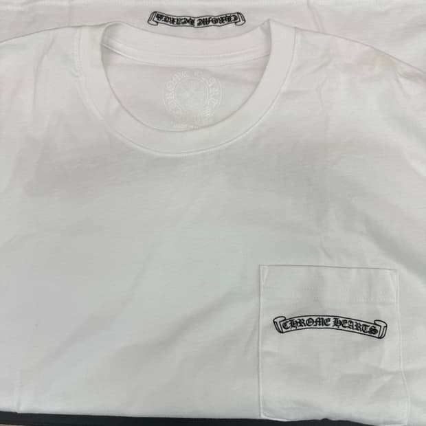 크롬하츠 스크롤 로고 티셔츠 화이트(XL) 판매합니다.