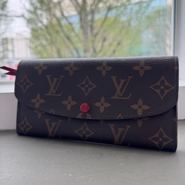 👉 정품 루이비통 에밀리 장지갑 💚 데일리로 들기 좋은 슬림한 디자인