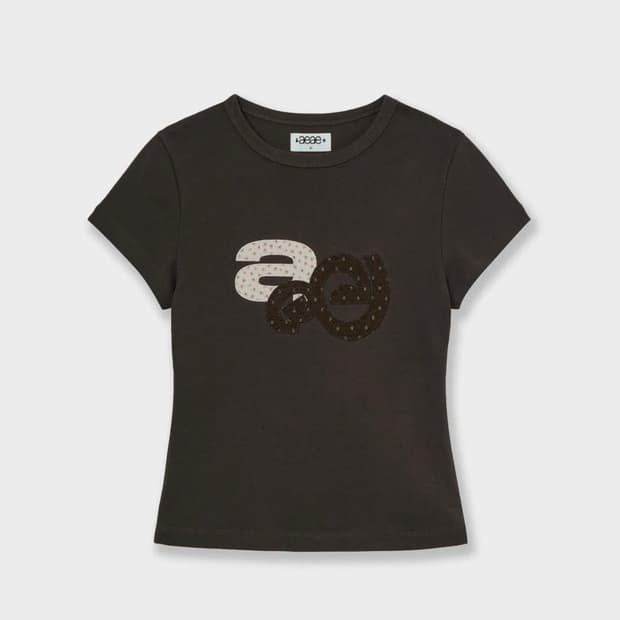 aeae APPLIQUE FLOWER LOGO TEE
