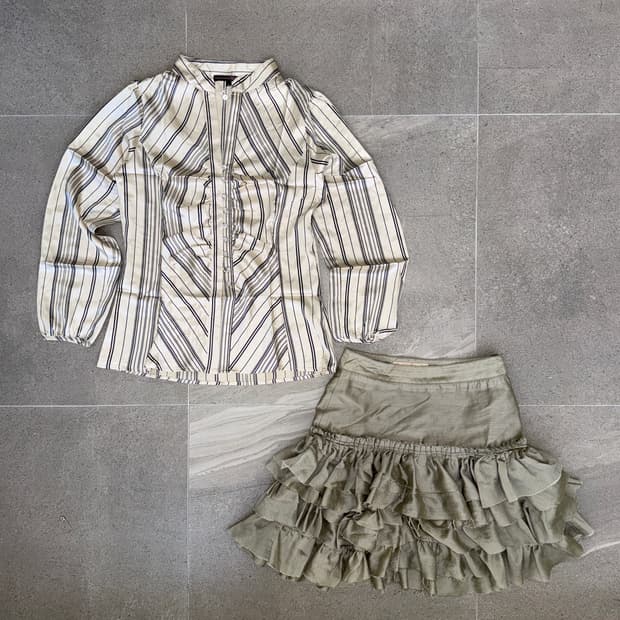 White gold satin stripe pleated blouse 