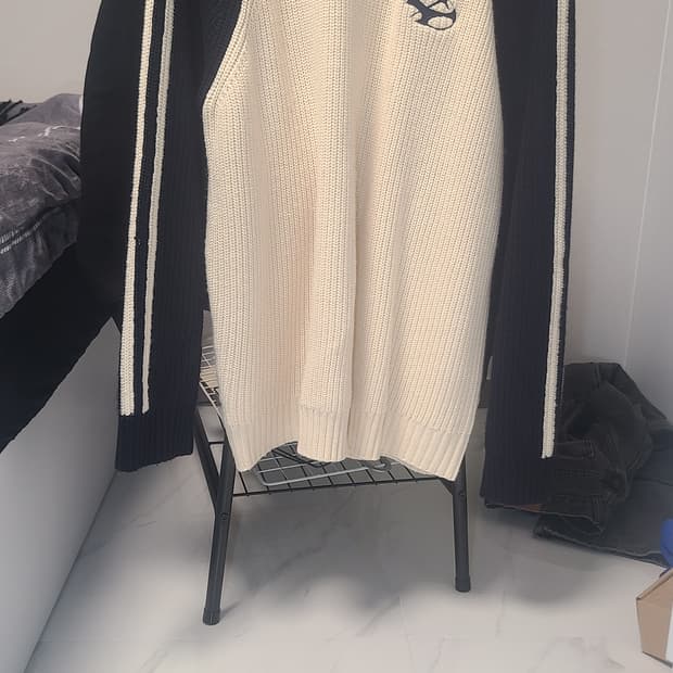 디미트리블랙 니트 판매합니다