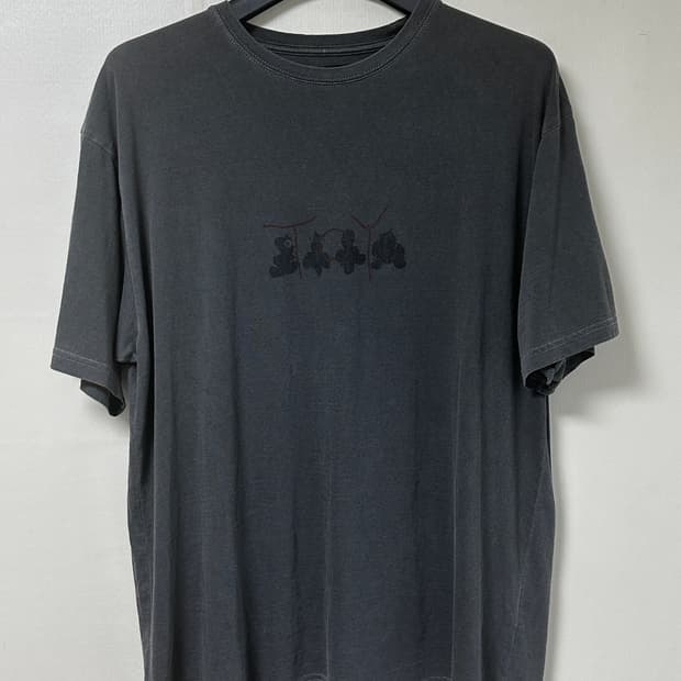 3) 해칭룸 드래곤 토이 티셔츠