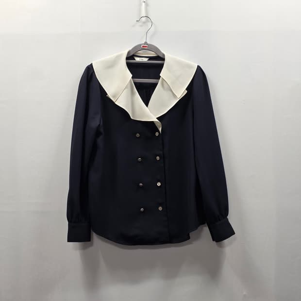 0142[JJ.RO] 배색 카라 더블버튼 블라우스 / 블랙