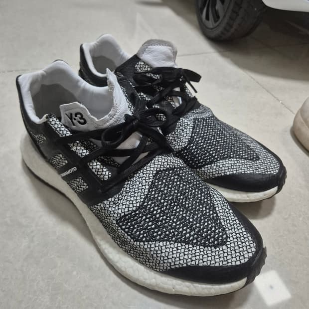 Y-3 퓨어부스트 검흰 