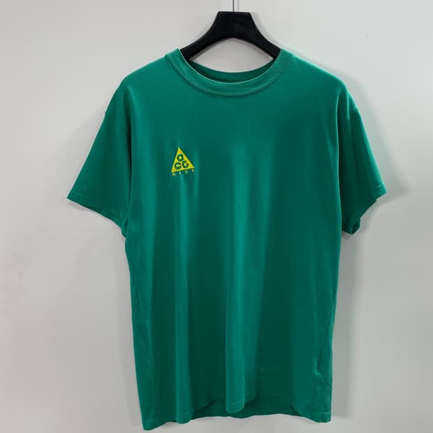 나이키 ACG 로고 그린 반팔티  (on.1602)