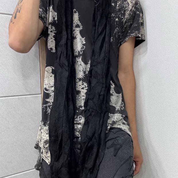 11. Black minimal scarf 2.8