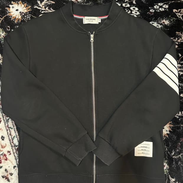 톰브라운 삼선 완장 블랙 집업 2