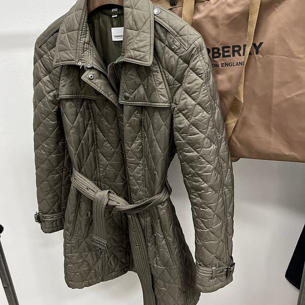 여) 버버리 신형 벨티드 퀼팅코트 