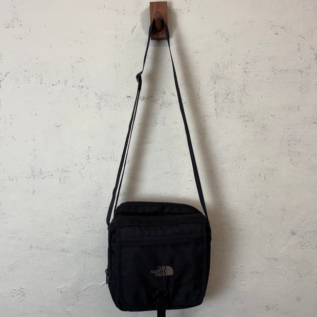 노스페이스 빈티지 스퀘어 크로스백 블랙