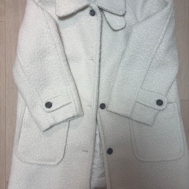 아이보리 하이넥 하프 코트