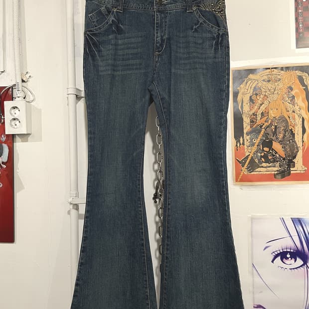 자수 스터드 포켓 데님 부츠컷 팬츠