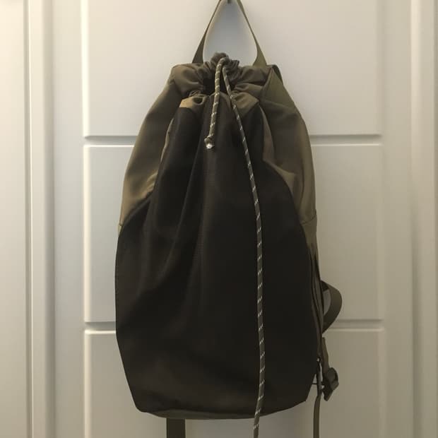 카키 드로우 스트링 백팩