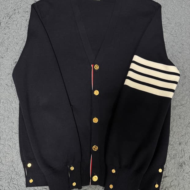 톰브라운 밀라노스티치 금장 가디건 3사이즈