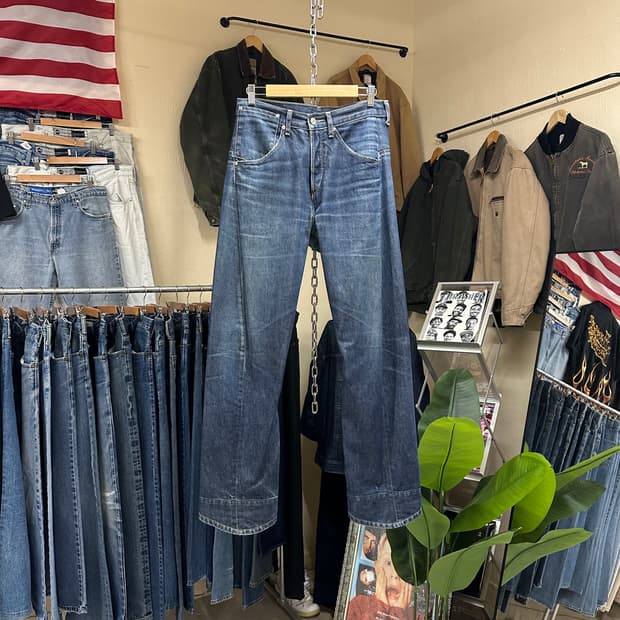 00s Levis Engineered 1st