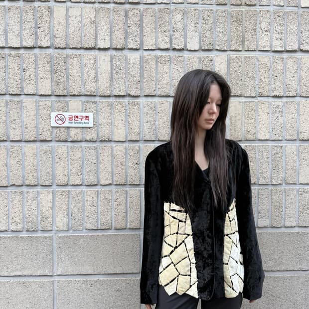 츠모리 치사토 그래픽 디테일 벨벳 블레이저