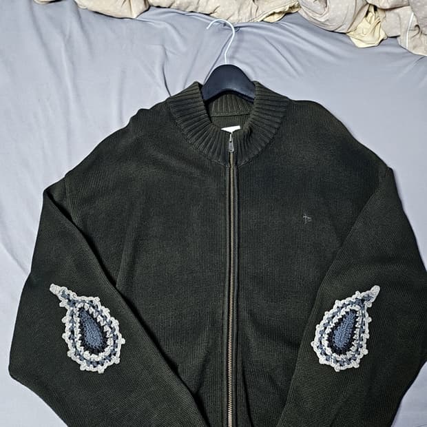 4 폴리테루 페이즐리 니트 집업 