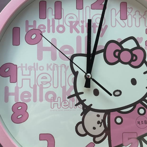 고전 헬로키티 벽시계