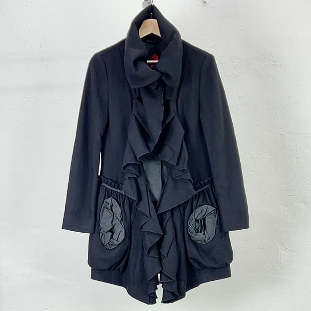 마리떼 프랑소와 저버 어반 케이프 블랙 울 코르셋 코트