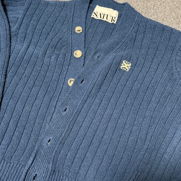 세터 파로 오버 사이즈 부클 가디건 네이비 피오니