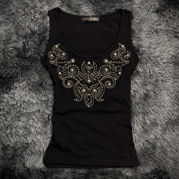 CECIL McBEE 골드 스터드 슬리브리스