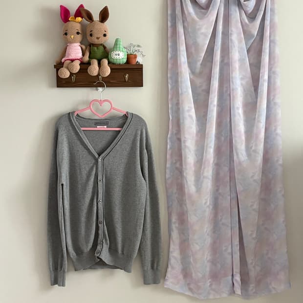 회색 니트 카디건