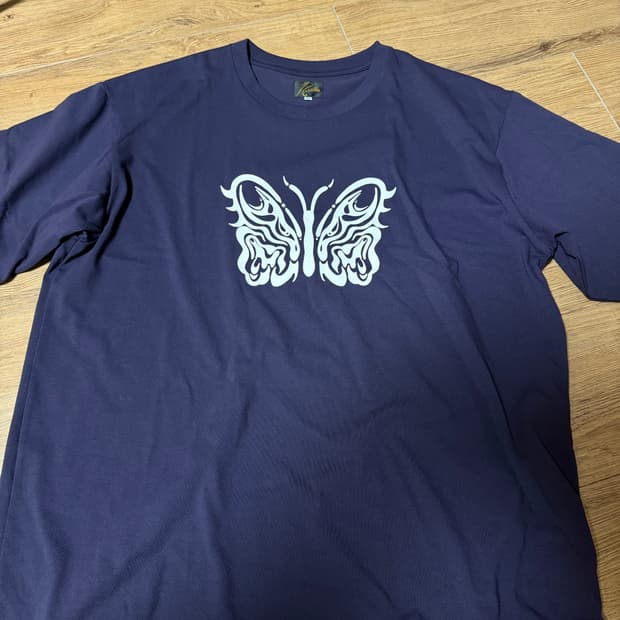 니들스 반팔 티셔츠