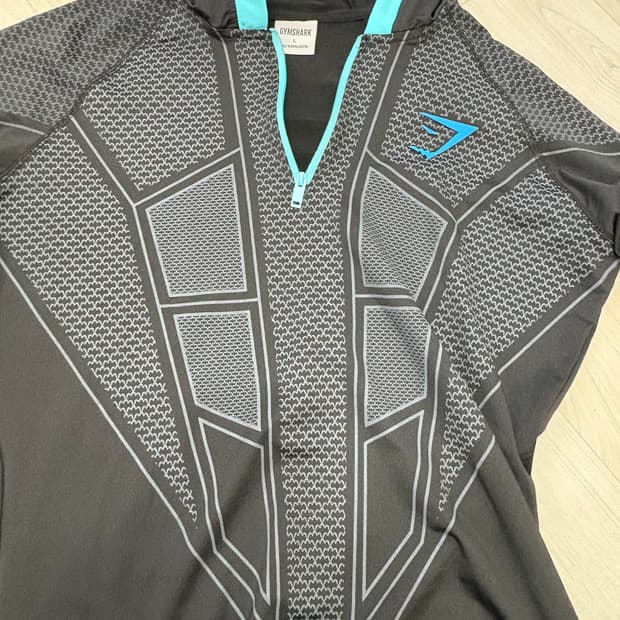 짐샤크 오닉스 v1 후드 L 팝니다