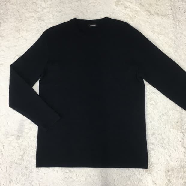 인사일런스 라운드넥니트 DD14