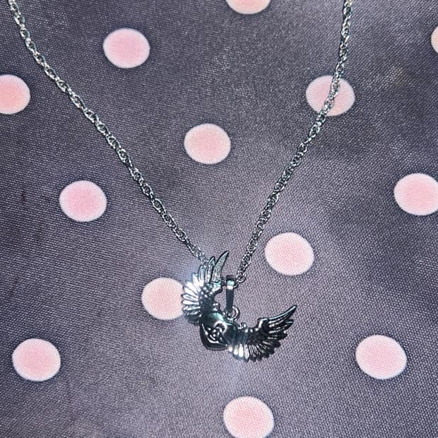 비비안웨스트우드 날개 목걸이