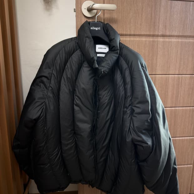 앵글런 벌룬패널 다운패딩 블랙