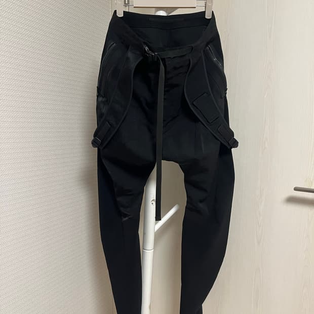 율리우스 _Curved Suspender Pants