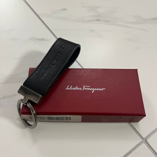 페레가모 키링 새상품 싸게 올립니당