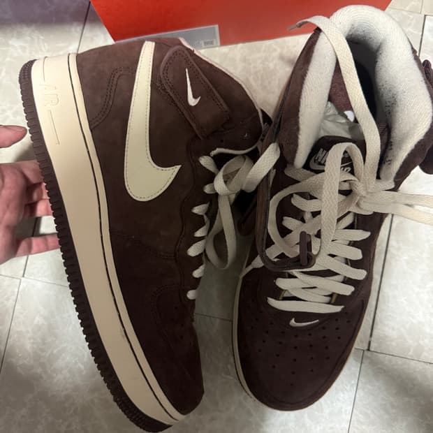 270사이즈 나이키 에어포스1 미드 초콜릿