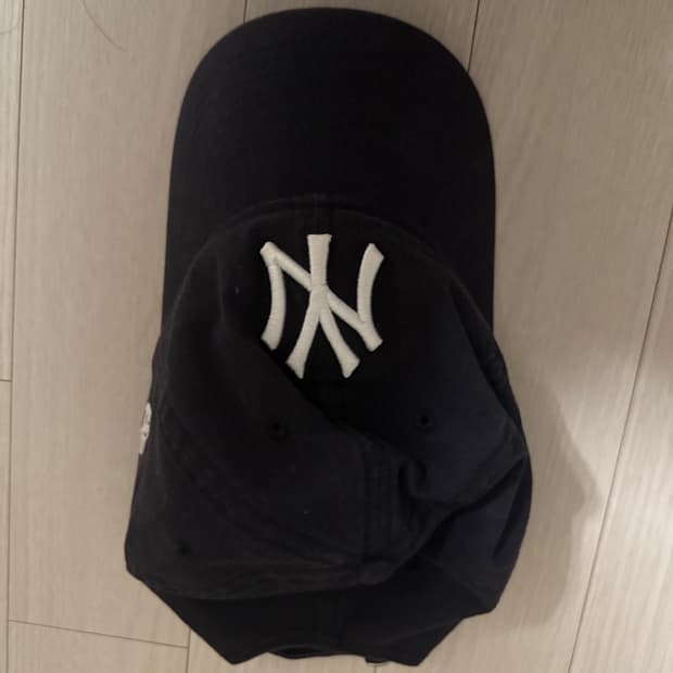 뉴에라 MOMA 볼캡 (네이비)