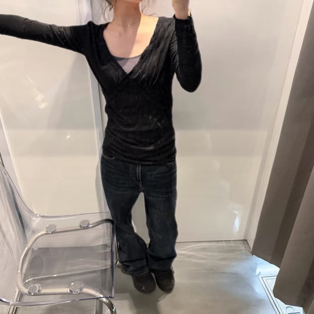 빈티지 롱슬리브 티셔츠 레이스 트리밍 디테일 슬림핏 블랙