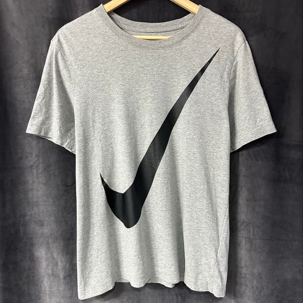 나이키 NIKE 빅 스우시 로고 반팔 티셔츠 M 그레이