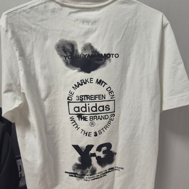 Y-3 백프린팅 반팔티