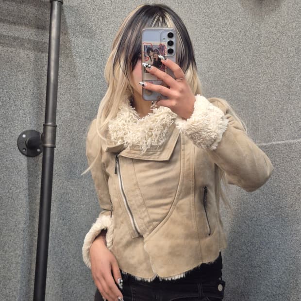 VINTAGE IVORY FUR MUSTANG 