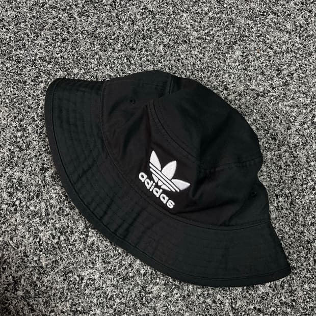 아디다스 블랙 버킷햇 벙거지 모자