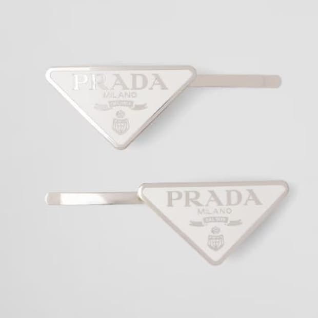 새상품 프라다 메탈 헤어핀 2개 세트