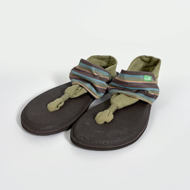 Sanuk yoga sling