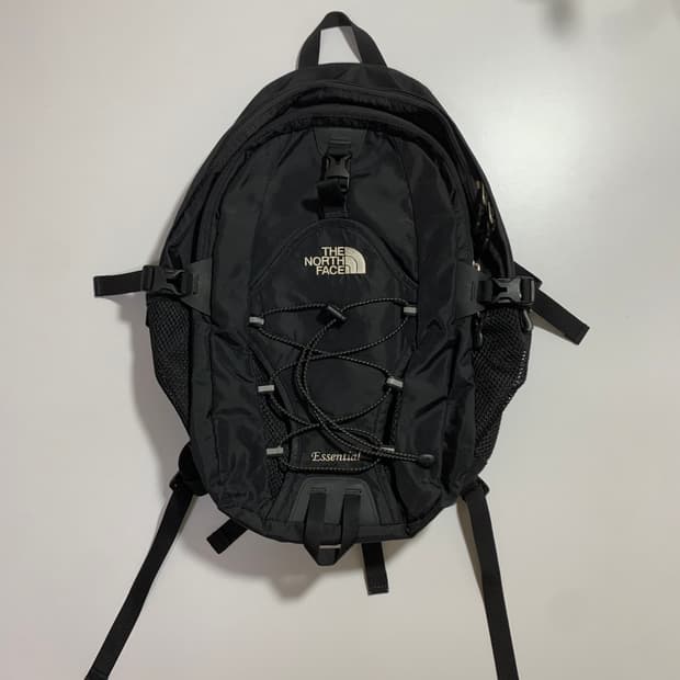 노스페이스 에센셜 블랙 백팩