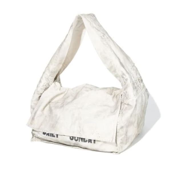 바우와우 뉴스페이퍼백