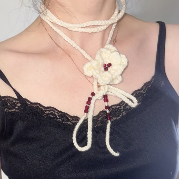 뜨개 꽃 목걸이